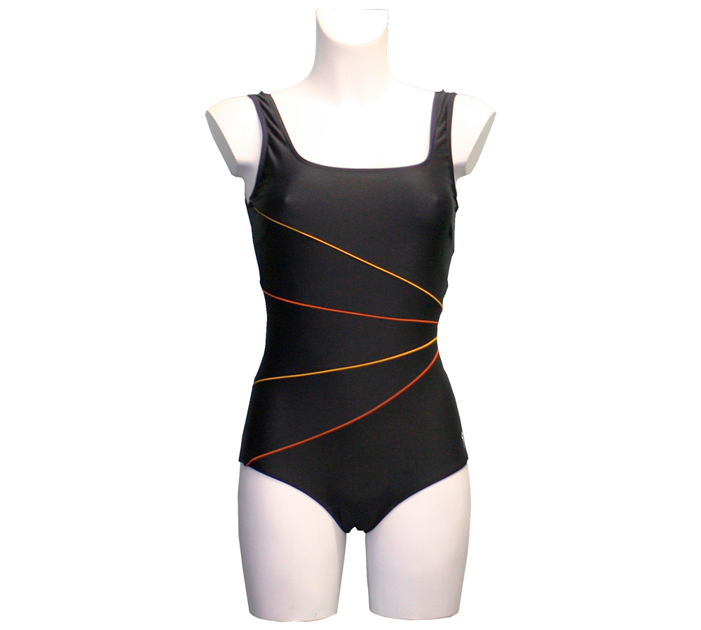 Sort badedragt i ét stykke vist på en hvid torso-mannequin. Modellen har brede skulderstropper og en firkantet udskæring foran, og sidder tæt til kroppen med normal benudskæring. Dekorative, skrå linjer i gule og orange toner snor sig rundt om livet og skaber et elegant, dynamisk mønster. Stoffet virker glat og elastisk, velegnet til både træning og almindelig strandbrug.