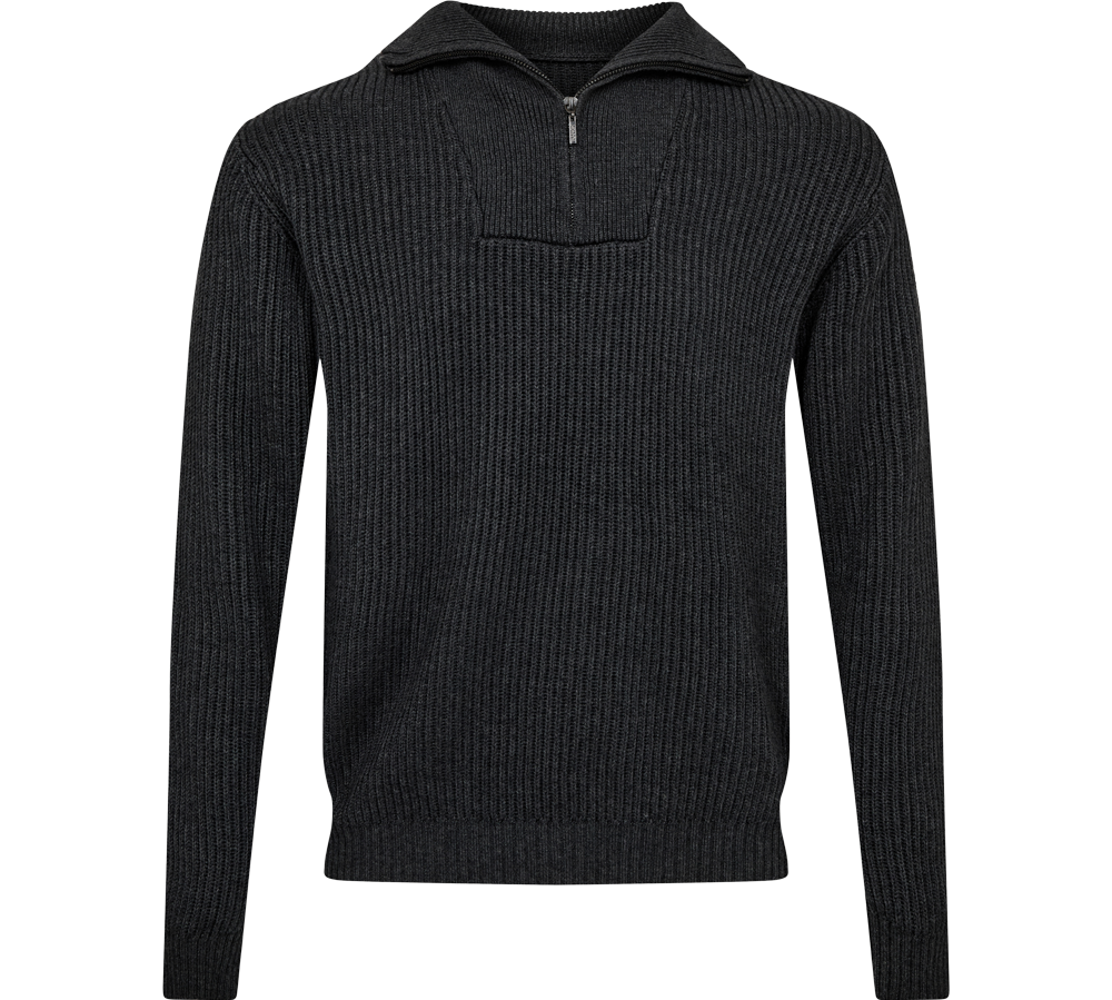 En mørkegrå, ribstrikket herresweater med lange ærmer og en kort lynlås i halsen. Sweateren har en markant krave, tæt pasform ved ærmeafslutninger og fald, samt en jævn, kraftig struktur der giver et robust og varmt udtryk. Designet er enkelt og tidløst, velegnet til både hverdag og smart-casual kombinationer med jeans eller uldfrakke.
