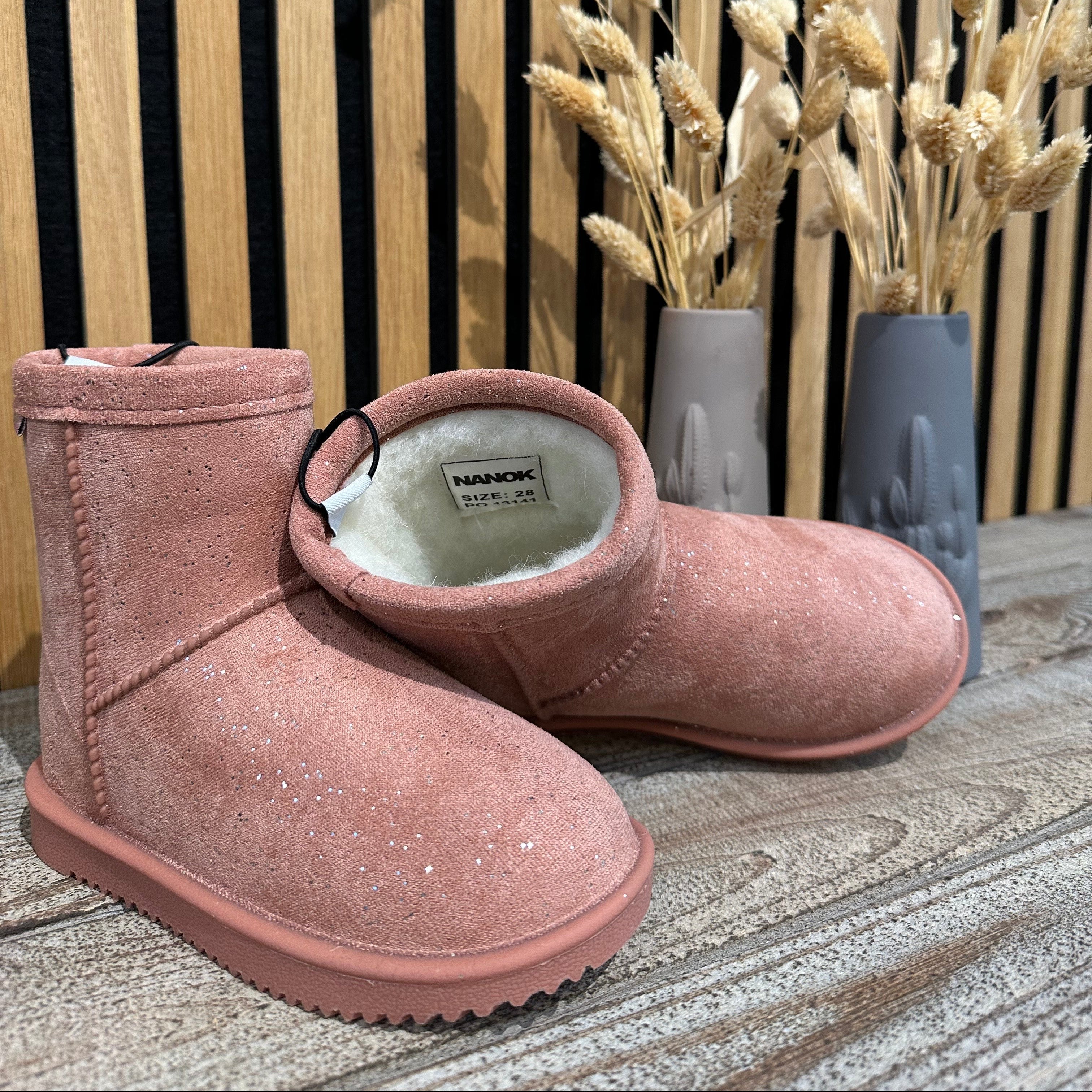 nanok-booties-25-jr-livsstil_6ca0e574-1ac5-44eb-8770-6a463973f668.jpg