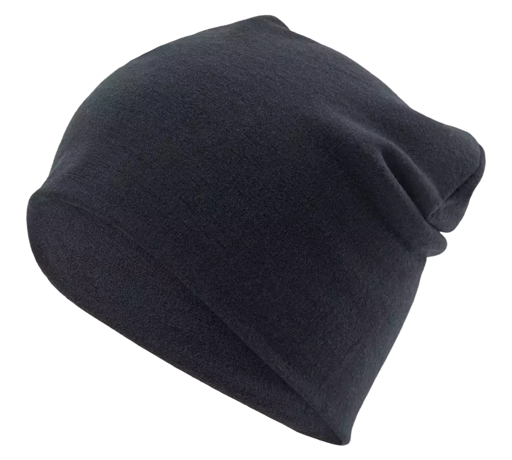 sort beanie med en afslappet, slouchy-form. Huen har et blødt, tætvævet strikmateriale og en bred, dobbeltkant ved panden, der giver ekstra varme og komfort. Designet er ensfarvet og uden synlige logoer, hvilket skaber et minimalistisk, tidløst udtryk. Den passer godt til både hverdag og koldere vejr som en praktisk og stilren accessory.