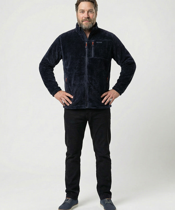 nanok-denis-26-sr-moerkeblaa-fleecetroeje-model-1.jpg