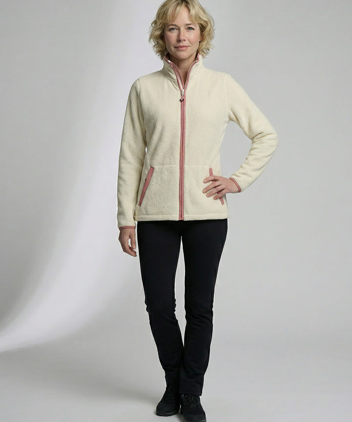 nanok-diana-26-w-hvid-fleecetroeje-model-1.jpg