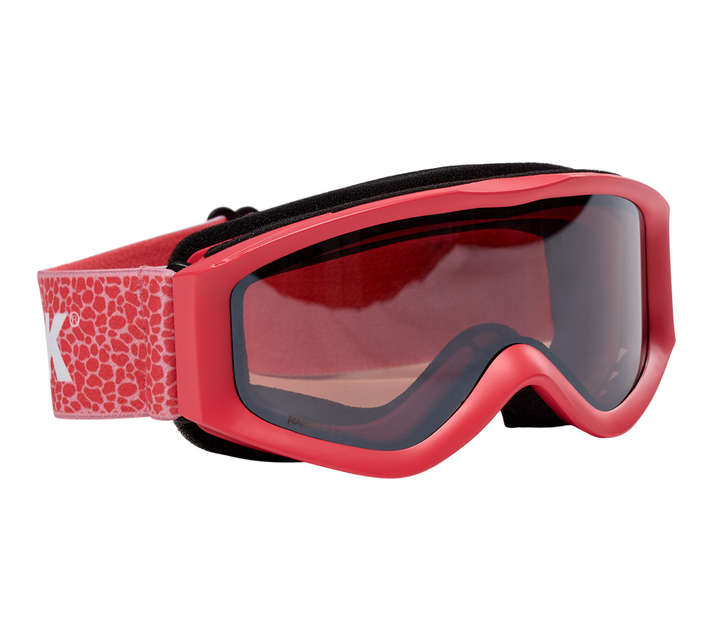 "Nanok Goggle 25 er designet til børn, der har brug for pålideligt udstyr til skisport. Disse skibriller fra Nanok fremstår med en frisk rød farve og udstyret med en justerbar strop, der er prydet med et stilfuldt, hvidt leopardprint. Den brede linse sikrer en god synlighed, og det bløde skum omkring rammen sikrer, at brillerne sidder behageligt og tæt, selv under aktive vinterlege.  Et perfekt valg for små eventyrere på skibakkerne."