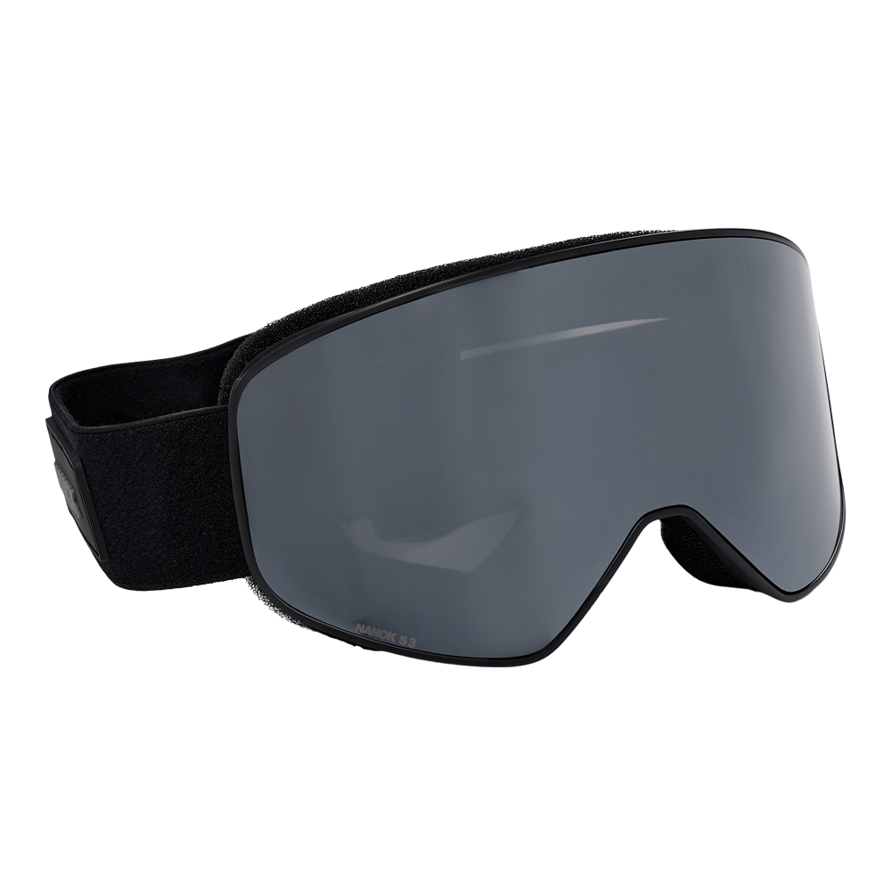Nanok Goggle 25 er en skibrille designet til voksne. Denne model har en stor og klar linse, der sikrer optimal sigt under alle vejrforhold. Skibrillens bredde linse og minimalistiske ramme giver et moderne og stilfuldt look. Det justerbare bånd sikrer, at brillen bliver på plads, også når det går vildest for sig på pisterne. Perfekt til både ski- og snowboardentusiaster, der søger kvalitet og komfort.