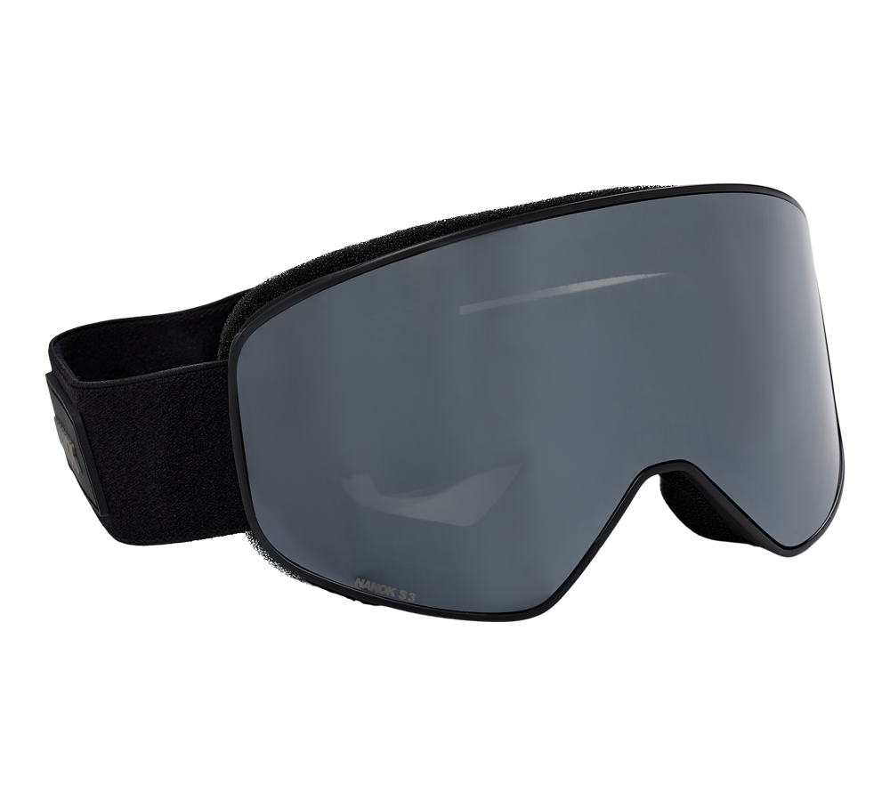 Nanok Goggle 25 er en skibrille designet til voksne. Denne model har en stor og klar linse, der sikrer optimal sigt under alle vejrforhold. Skibrillens bredde linse og minimalistiske ramme giver et moderne og stilfuldt look. Det justerbare bånd sikrer, at brillen bliver på plads, også når det går vildest for sig på pisterne. Perfekt til både ski- og snowboardentusiaster, der søger kvalitet og komfort.