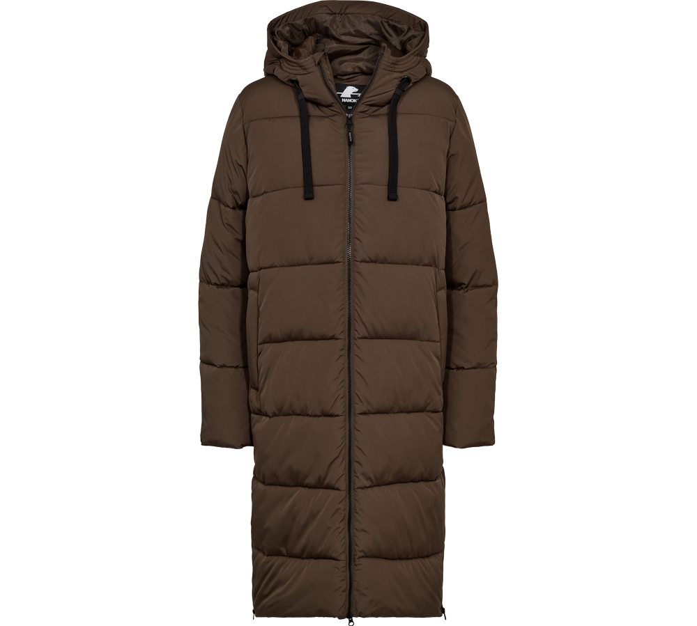 Nanok Puffer Parka 25, W er en varm og stilfuld dame vinterjakke, der er designet til at modstå koldt vejr. Jakken har en tyk, isolerende fyldning og kommer i en diskret brun farvetone. Den lange snit og den store, justerbare hætte tilbyder fremragende beskyttelse mod elementerne, mens de synlige lynlåse og snoretræk tilføjer et moderne touch. Perfekt til både daglig brug og vinterudflugter.