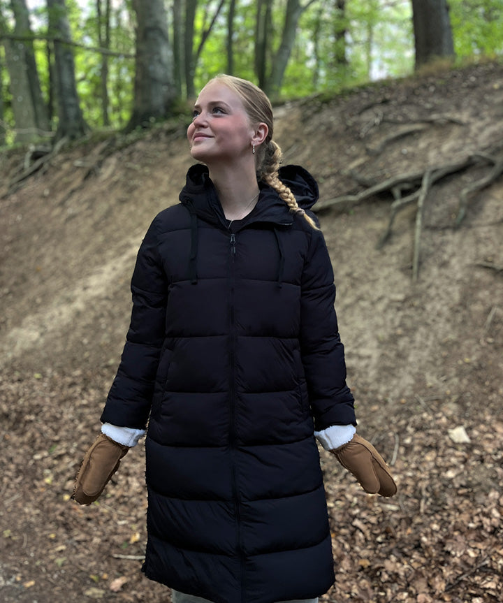 nanok-puffer-parka-25-w-sort-livsstil-2.jpg