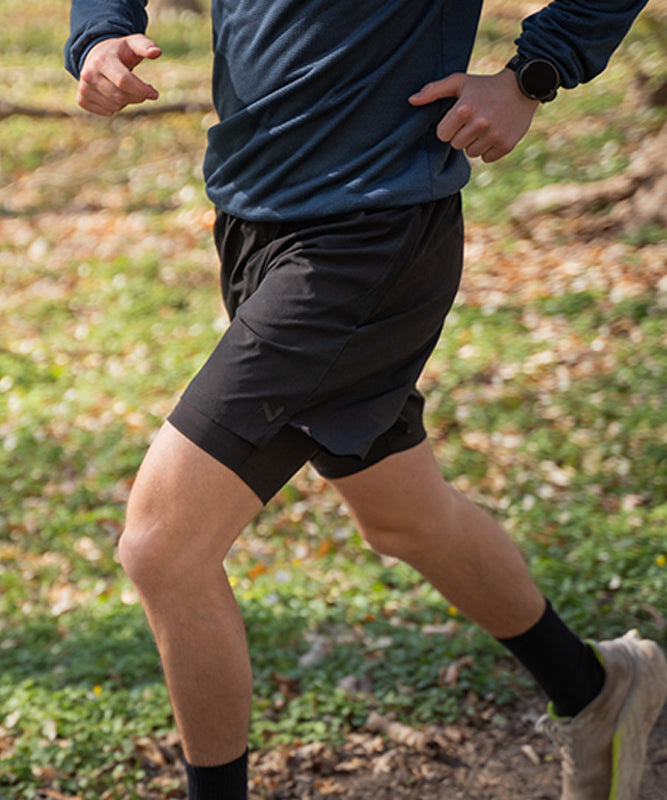 nico-2-in-1-shorts-sort-livsstil-2.jpg
