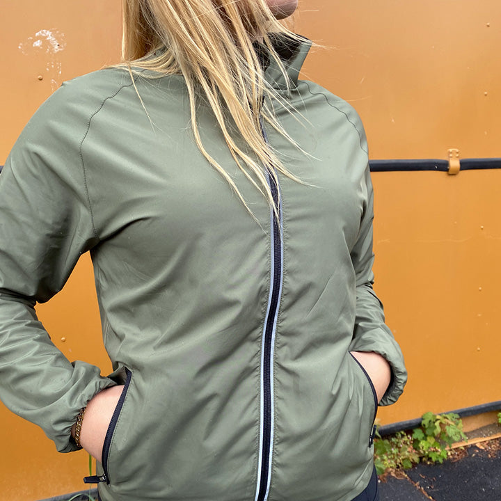 nico-carla-running-jacket-groen-livsstil-2.jpg