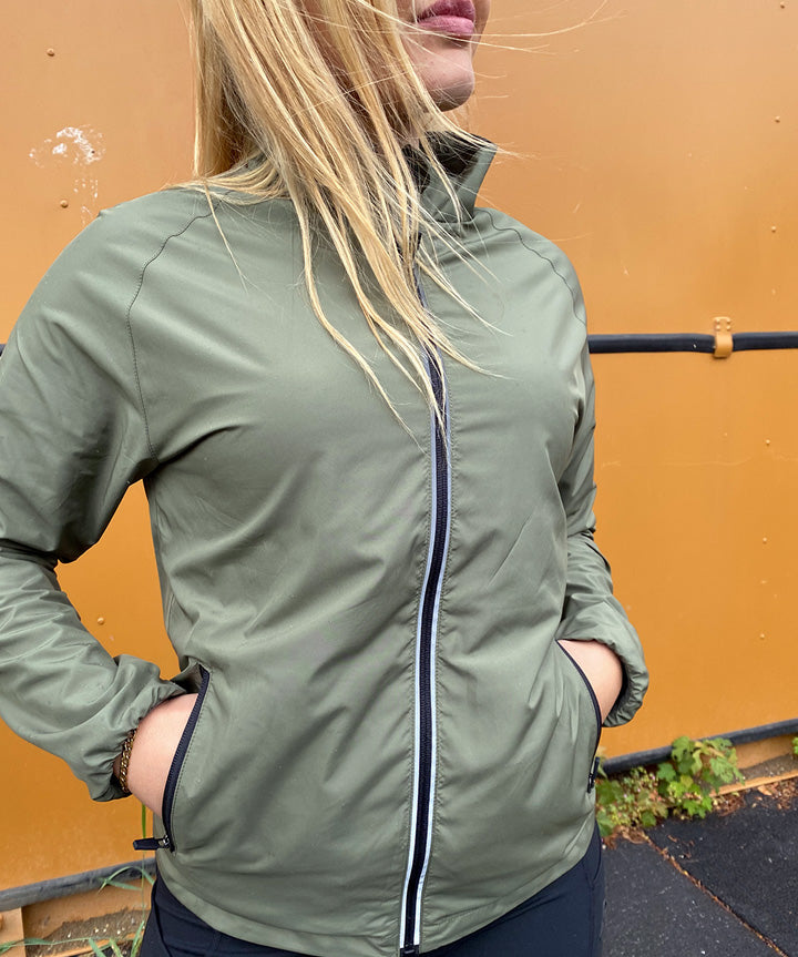 nico-carla-running-jacket-groen-livsstil-2.jpg