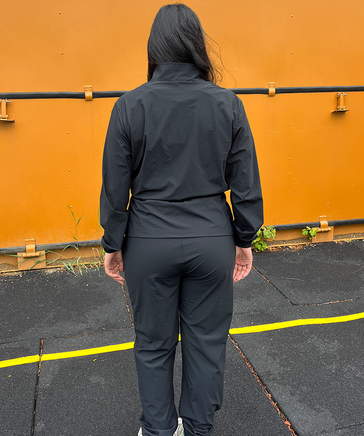 nico-sia-pants_sia-jacket-livsstil-2_64a30774-4a04-46ca-831b-a850366a1da9.jpg