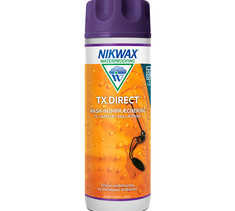 Produktet er en flaske Nikwax TX.Direct wash-in imprægnering med lilla låg og orange etiket pyntet med vanndråber. Den er beregnet til at genoprette vandafvisning på vandtæt beklædning og samtidig bevare stoffets åndbarhed. Flaskens grafiske design fremhæver funktionalitet og enkel påføring via vaskemaskine, hvilket signalerer praktisk udendørs pleje til jakker og teknisk tøj ved skiftende vejrforhold.