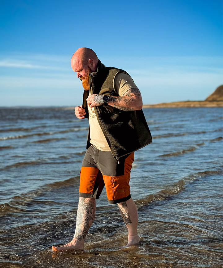 nord-greg-shorts-orange-livsstil.jpg