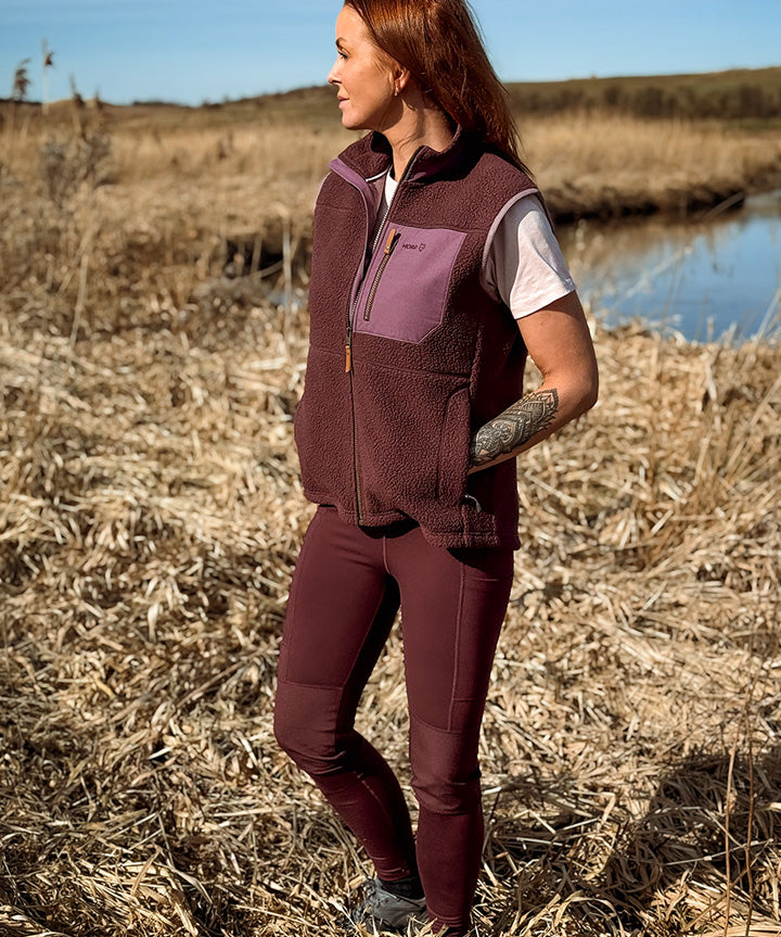 nord-gunbritt-tights-bordeaux_ellie-vest-bordeaux-livsstil-1.jpg