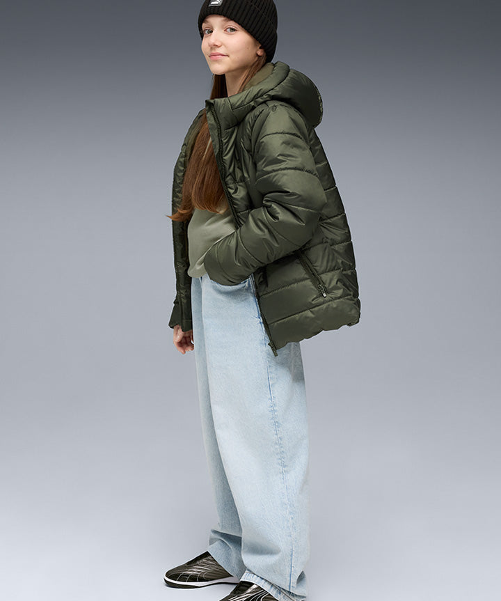 puma-jr-ess-hooded-jacket-685226-boerne-vinterjakke-45315-groen-livsstil-2.jpg