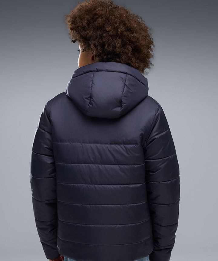 puma-jr-ess-hooded-jacket-685226_16-boerne-vinterjakke-45315-moerkeblaa-livsstil-2.jpg