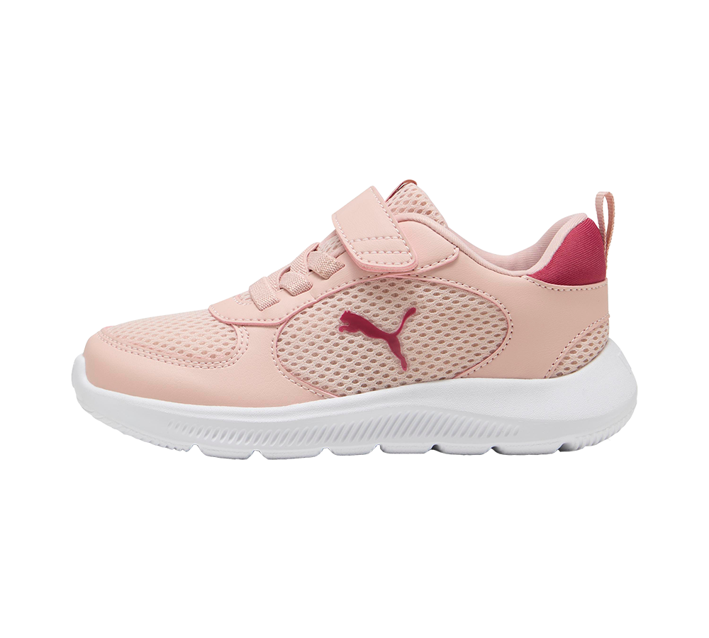 En lille lyserød sneakers til børn med net-indsatser og glat syntetisk overdel. Skoen har en praktisk velcrolukning og elastiske snørebånd for hurtig påtagning, en blød polstret krave og en hvid, let profileret gummisål. Et mørkere rosa logo på siden og en kontrastfarvet hælflap giver et stilfuldt udtryk, ideel til hverdag og leg.