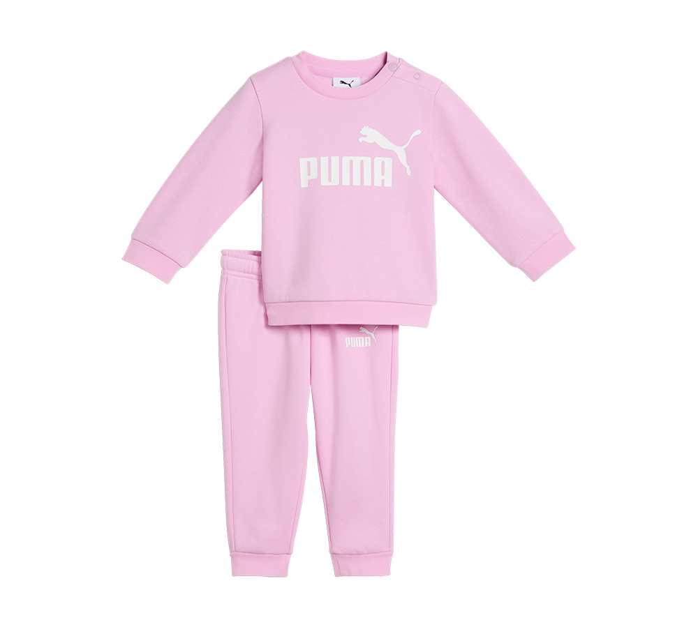 Børnesæt lyserødt med PUMA-logo på bryst og bukseben på hvid baggrund.
