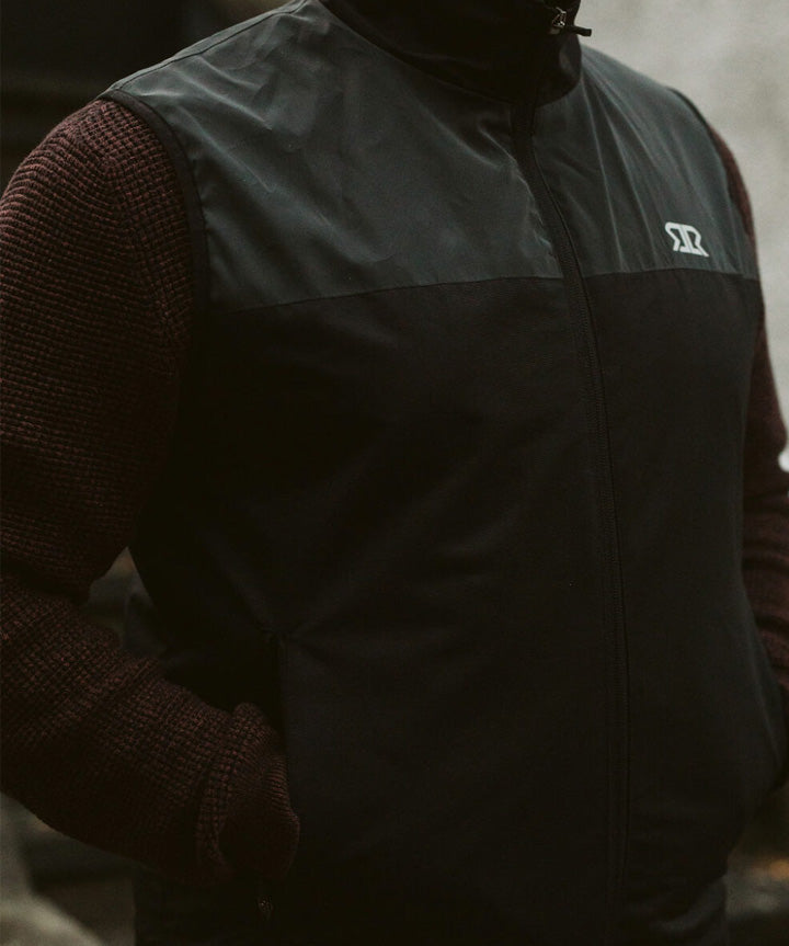 reflective-revolution-reflective-vest-45549-voksen-funktionsvest-refleks-sort-livsstil-5.jpg