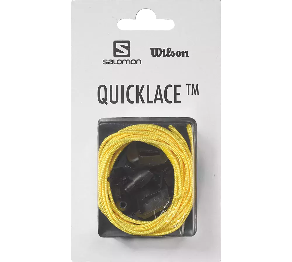 På billedet ses en monteret Quicklace™-erstatningspakke fra Salomon og Wilson. Pakken indeholder en gul, flettet snøre rullet pænt i en gennemsigtig plastskuffe samt sorte låse og fittings til hurtig spænding. Kartonen er enkel og hvid med logoer øverst og produktnavn i store bogstaver. Sættet virker beregnet til sko eller udstyr, hvor man ønsker et hurtigt og sikkert snøresystem.