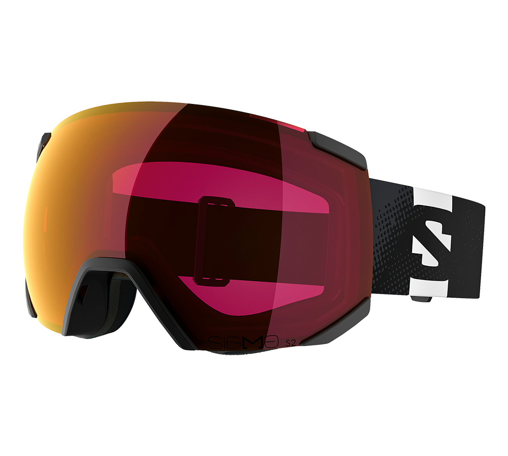 Et par moderne skibriller med stor sfærisk linse i varm orange-til-rødtonet spejleffekt. Rammen er sort med blød skumkant mod ansigtet, og den brede, justerbare elastiske rem har et grafisk logo i sort og hvidt. Designet fremstår aerodynamisk og stilrent, egnet til aktive vinterdage, hvor kontrastforbedring og beskyttelse mod blænding og vind er vigtige.