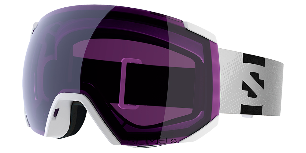 Denne moderne skibrille har en stor, buet linse i dyb lilla toning og en hvid ramme, der omslutter ansigtet tæt. Den brede, justerbare strop i grå med sort mønster sikrer god pasform over hjelm. Indvendigt ses blød skumpolstring for komfort og tæt tætning mod vind og sne. Designet virker aerodynamisk og funktionelt, velegnet til skiløb og snowboard i skiftende vejrforhold.