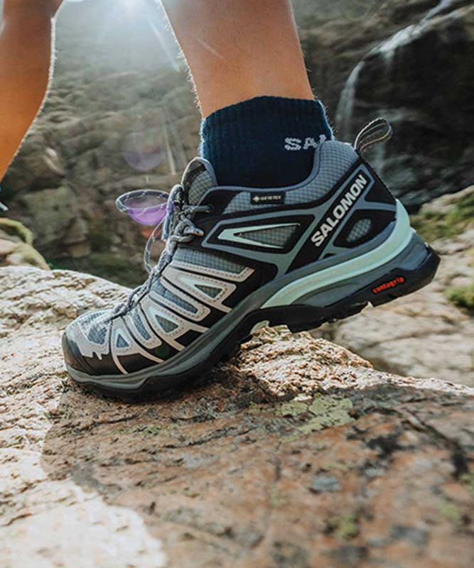 salomon-w-x-ultra-pioneer-gtx-41868-graa-livsstil-2.jpg