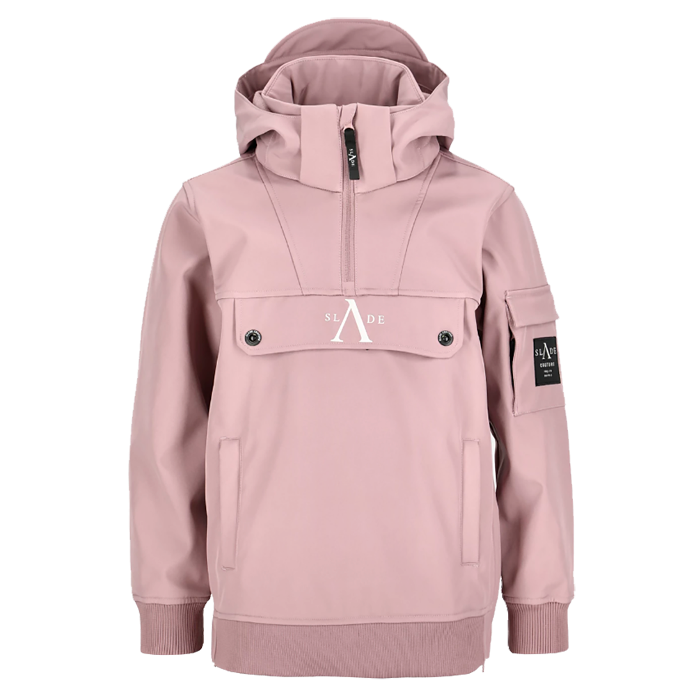 Slade Colorado Softshell Anorak Jr er en stilfuld og funktionel børneanorak i en blid lyserød farve. Denne anorak er udstyret med en praktisk halv lynlås foran og en rummelig kængurulomme med logo detaljer. Hætten tilfører ekstra beskyttelse mod elementerne, mens de diskrete knapper og elastiske manchetter sikrer en behagelig pasform. Perfekt til aktive børn, der kræver både komfort og stil til deres udendørs eventyr.