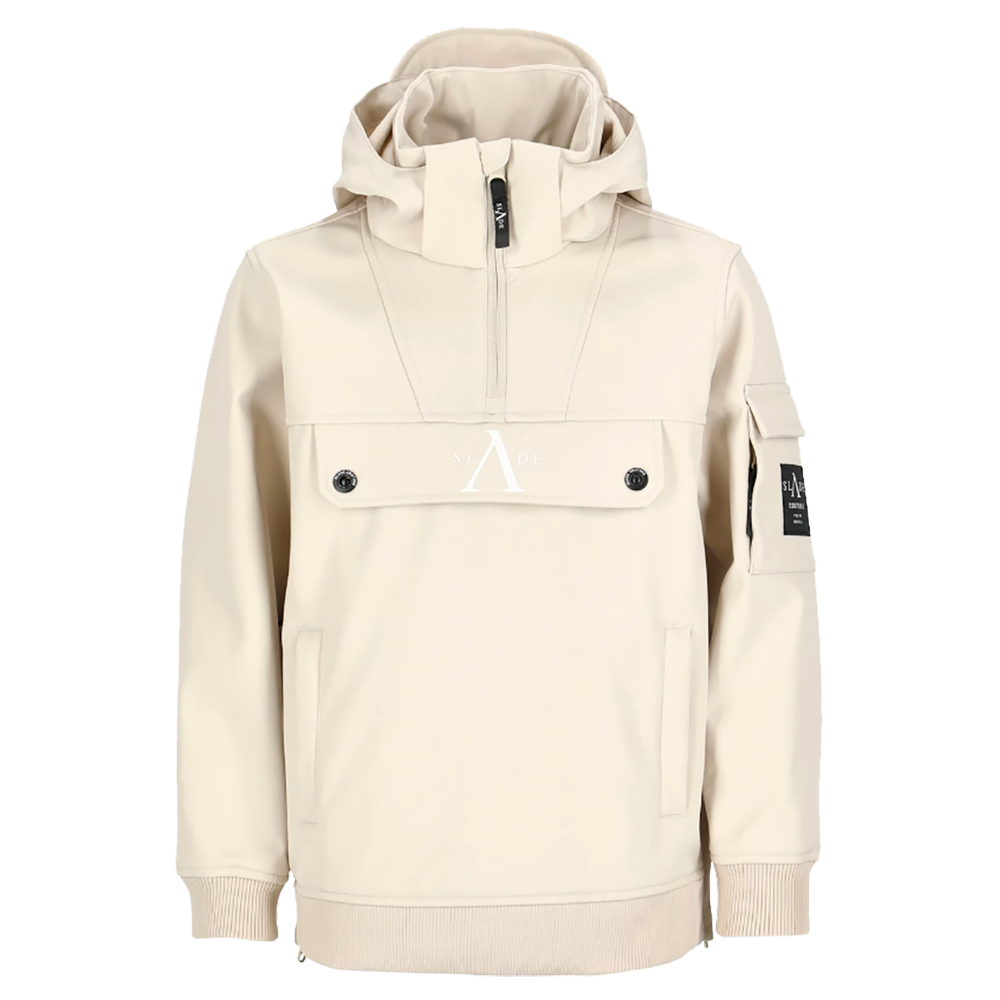 Slade Colorado Softshell Anorak Jr er en stilfuld og funktionel børneanorak i en beroligende beige farve. Denne anorak fra Slade har et nutidigt design med en praktisk halvkangaroo-lomme fortil, udstyret med stilfulde trykknapper og synligt logo. Den høje krave og den justerbare hætte øger beskyttelsen mod vind og vejr, mens de elastiske manchetter sikrer en god pasform. Perfekt til aktive børn, der værdsætter komfort og stil i deres udendørs beklædning.