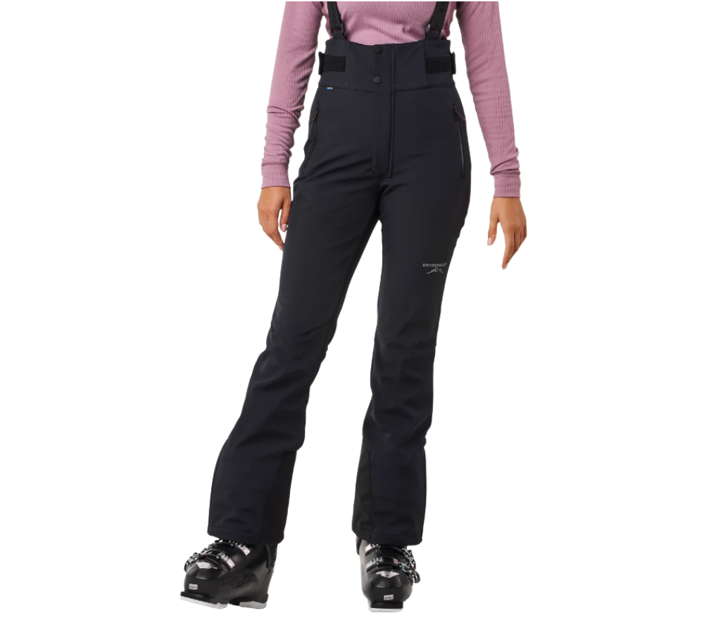 Swedemount Vail Soft Shell Bib Pants W er en elegant og funktionel skibukse til damer, designet af mærket Swedemount. Disse skibukser er udført i en klassisk sort farve med justerbare seler og slanke linjer, hvilket sikrer en behagelig pasform og stilfuldt udseende på skibakken. Bukserne er udstyret med praktiske lynlåslommer, hvilket gør det nemt at opbevare små genstande sikkert. Den holdbare konstruktion og de vejrresistente materialer gør dem til et ideelt valg for vintersportentusiaster.