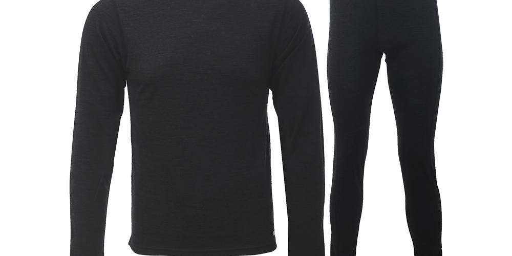 longs. Materialet fremstår blødt og varmt, velegnet som isolerende mellemlag under vintertøj eller til afslappet brug hjemme. Designet er minimalistisk uden synlige detaljer, og pasformen ser ergonomisk ud med elastisk talje og tætsiddende ben for god bevægelsesfrihed.