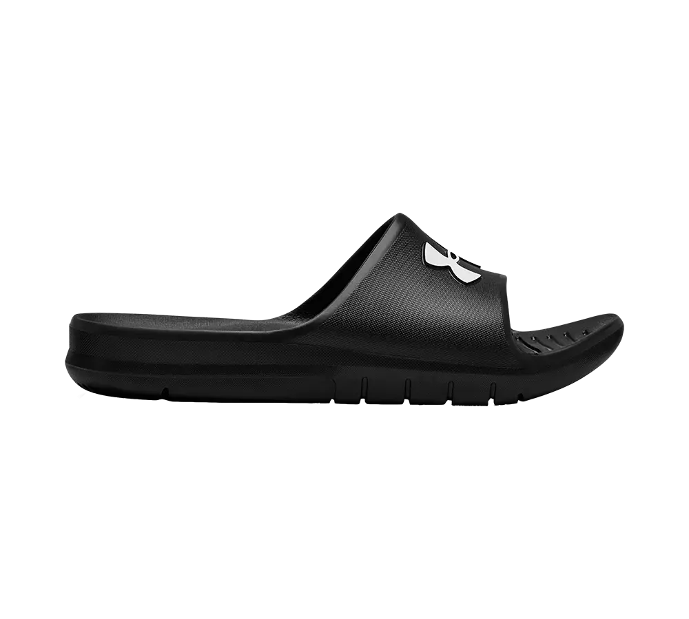 Et enkelt, sort slidesandal med bred rem og let buet sål, designet til afslappet brug ved poolen eller i omklædningsrummet. Overfladen er tekstureret for bedre greb, mens den bløde, stødabsorberende sål giver komfort ved gang. Åndbar sål med små huller hjælper med vandafledning. Diskret hvidt logo på remmen giver et sporty touch, og materialet virker let og holdbart.