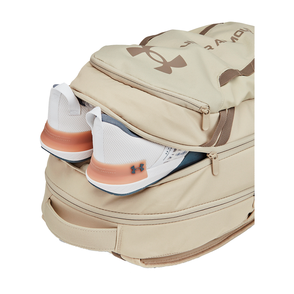 under-armour-hustle-6.0-backpack-1384672-289-rygsaek-4406-sand-b.png
