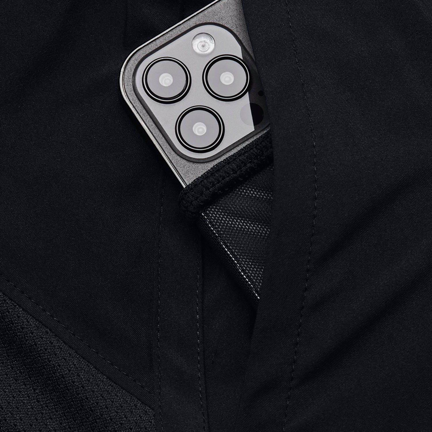 under-armour-launch-7-shorts-1382620-herre-shorts-43757-sort-g.png