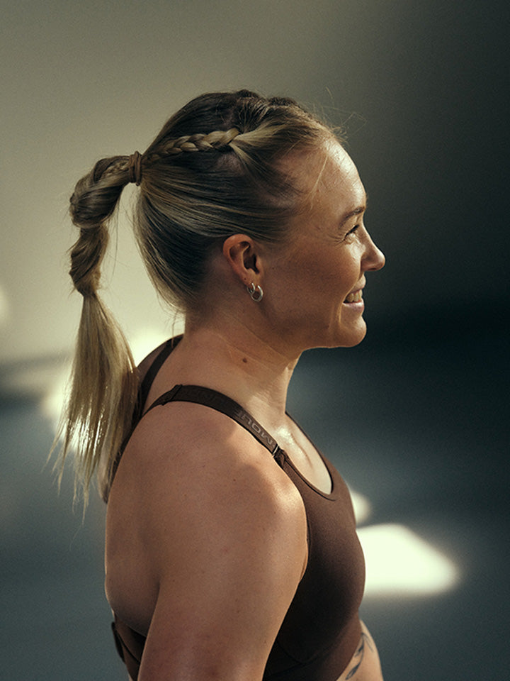 Under Armour W Infiti Mid Bra - Dame Sports BH