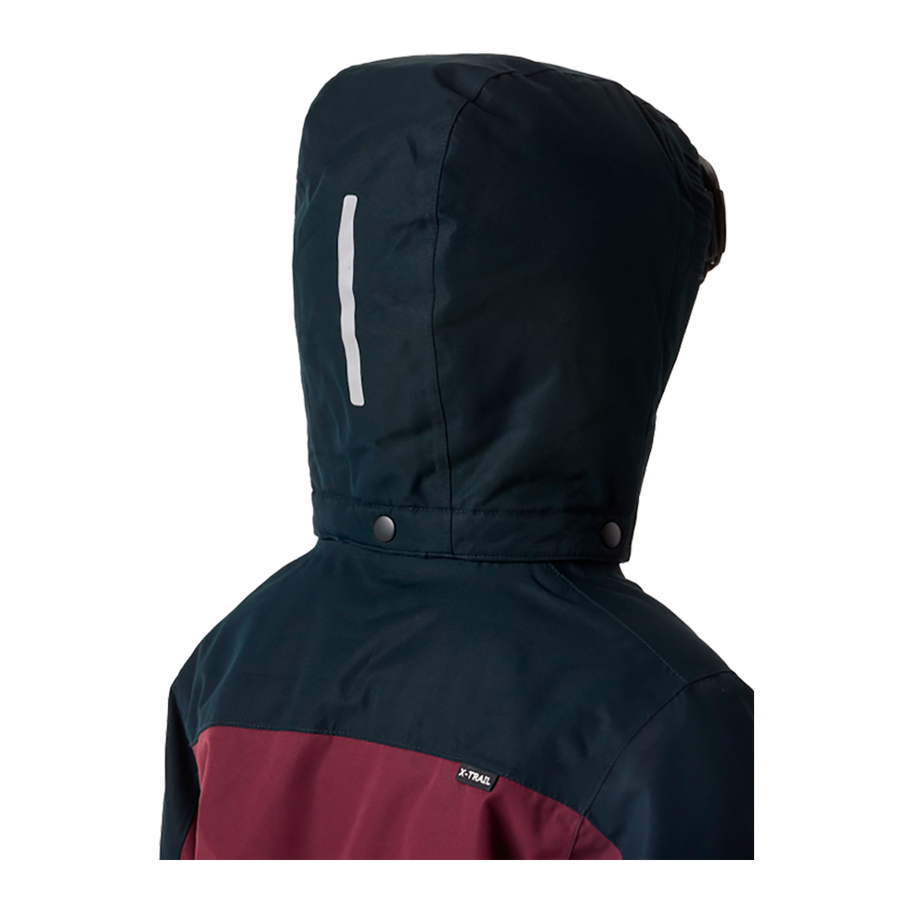 X-TRAIL Cortina Overall Jr er en ideel børne flyverdragt fra X-Trail, designet til at holde børn varme og tørre i koldt vejr. Dragten har en robust konstruktion med en mørk vinrød farve kombineret med flaskegrønne detaljer og reflekser for øget sikkerhed. Den er udstyret med justerbare stropper og en praktisk lynlås foran, som gør den nem at tage på og af. Perfekt til vinterens eventyr!